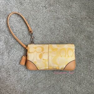 Vintage Y2K Signature Optic Yellow Wristlet 🌼